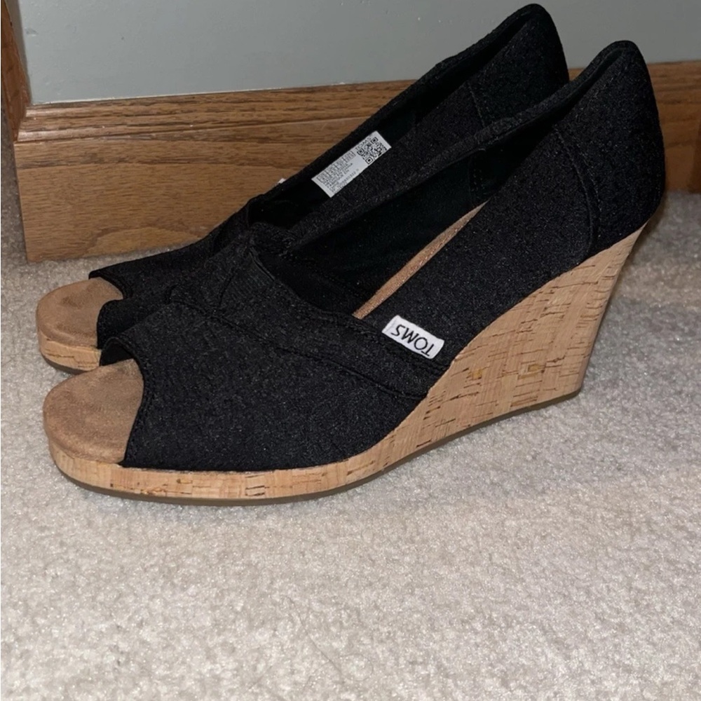 TOMS Women’s Classic Wedge Sandal- Size 6.5